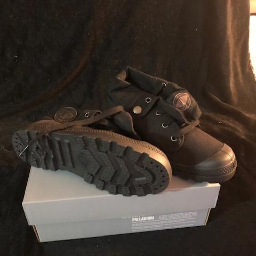 Palladium Baggy Low Black Sneaker 6.5 New in Box